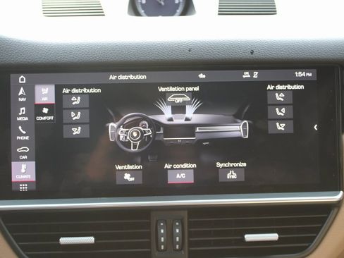 Used 2021 Porsche Cayenne image 18