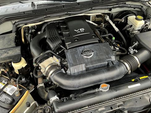 Used 2012 Nissan Frontier SL AWD/4WD image 30