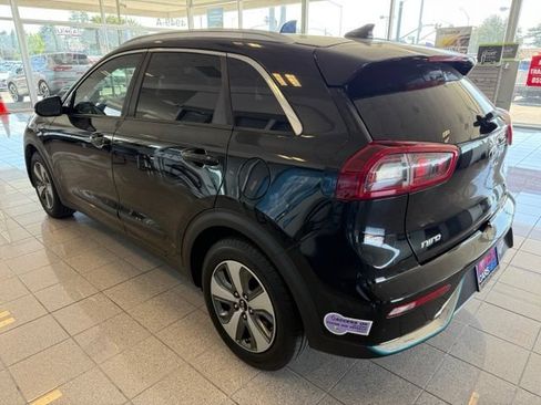 Used 2019 Kia Niro EX FWD image 5