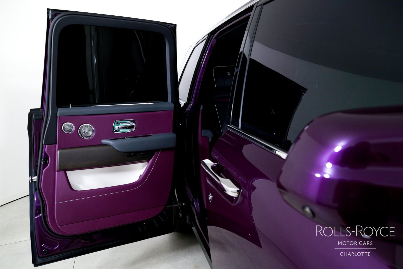 Certified 2025 Rolls-Royce Cullinan AWD/4WD image 29