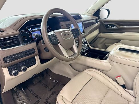 Used 2021 GMC Yukon XL Denali w/ Denali Ultimate Package AWD/4WD image 9