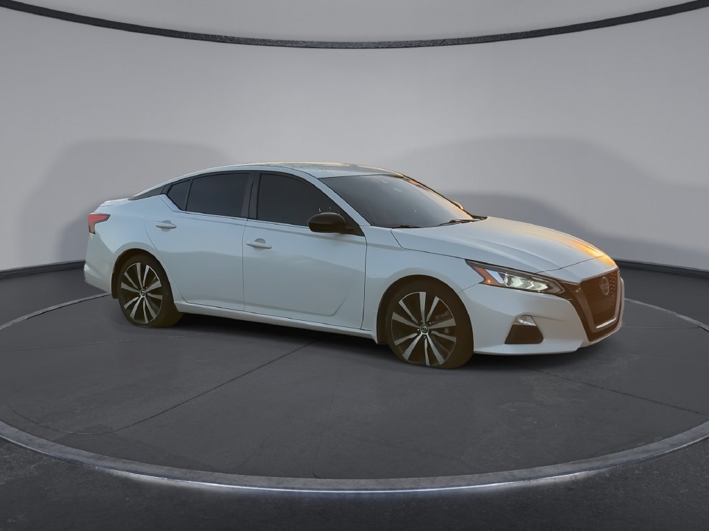 Used 2022 Nissan Altima 2.5 SR FWD image 2