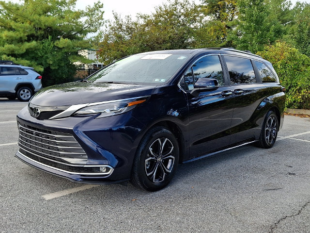 Certified 2026 Toyota Sienna Platinum AWD/4WD image 3