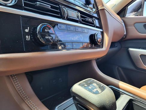 Used 2023 Nissan Pathfinder Platinum FWD image 27
