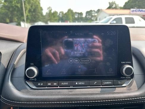 Used 2023 Nissan Rogue SV FWD image 16