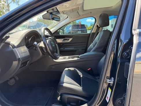Used 2018 Jaguar XF Premium RWD image 27