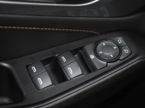 Used 2019 Chevrolet Traverse LT image 11