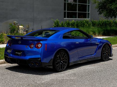 Used 2024 Nissan GT-R AWD/4WD image 9