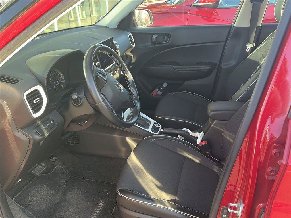 Certified 2022 Hyundai Venue Limited FWD image 13