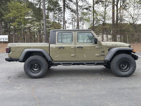 New 2026 Jeep Gladiator Sport AWD/4WD image 18