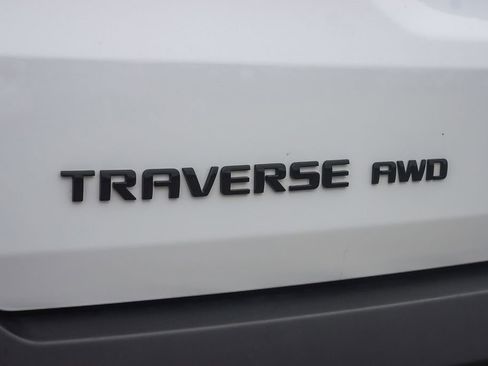 Used 2023 Chevrolet Traverse RS image 9