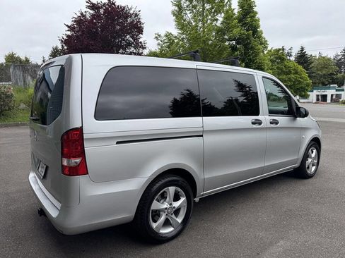 Used 2016 Mercedes-Benz Metris Passenger image 3