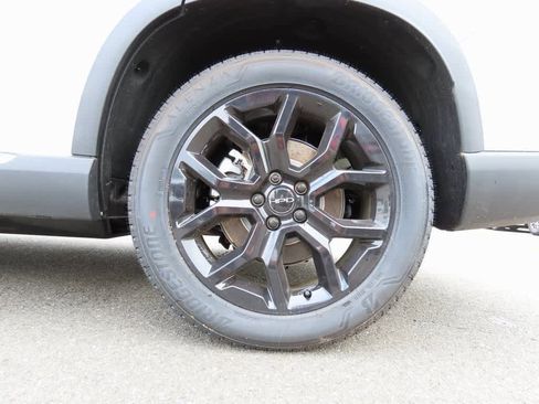 New 2025 Honda Pilot Touring image 9