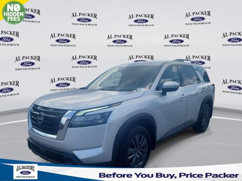 Used 2024 Nissan Pathfinder SV FWD image 1