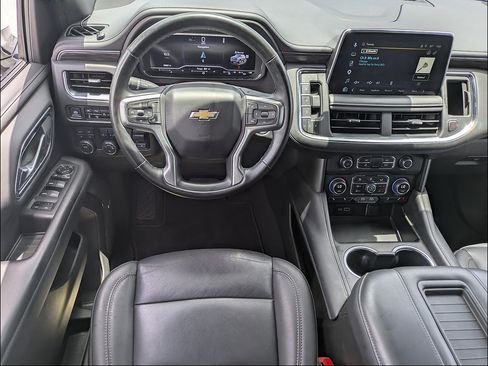 Used 2024 Chevrolet Suburban LT w/ Luxury Package AWD/4WD image 18
