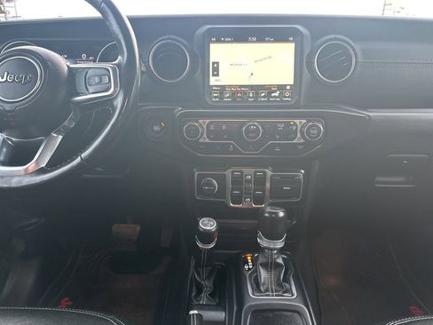 Used 2022 Jeep Wrangler Unlimited Sahara w/ Cold Weather Group image 19