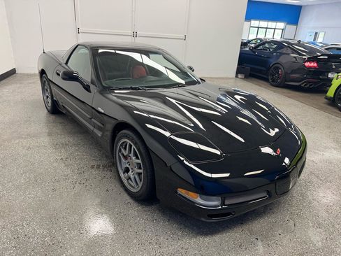 Used 2004 Chevrolet Corvette Z06 w/ Memory Package RWD image 5