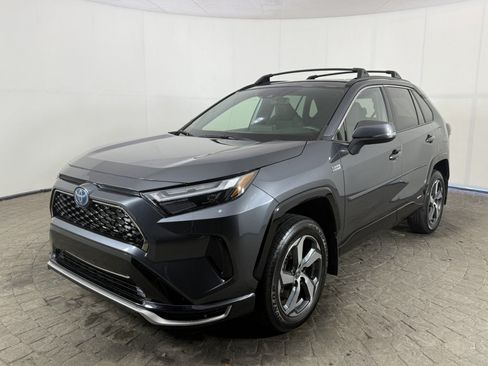 Used 2024 Toyota RAV4 SE w/ Weather & Moonroof Package AWD/4WD image 3