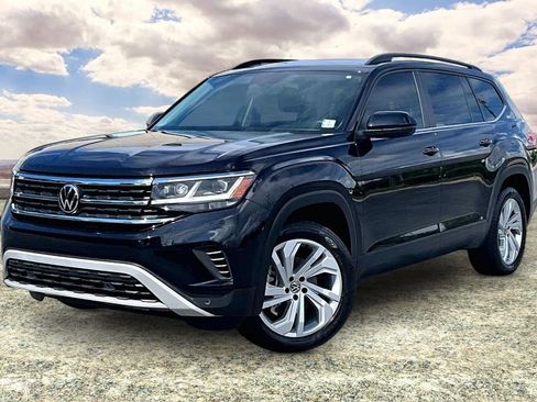 Used 2023 Volkswagen Atlas SE w/ Panoramic Sunroof Package FWD image 3