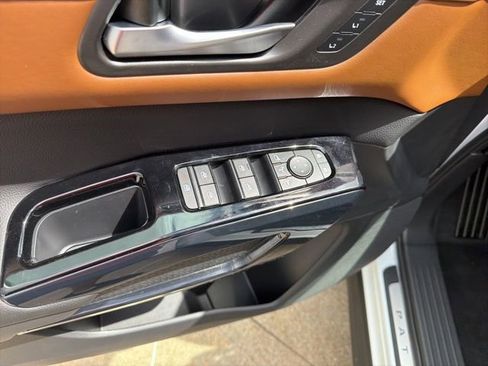 New 2026 Nissan Pathfinder Platinum image 11