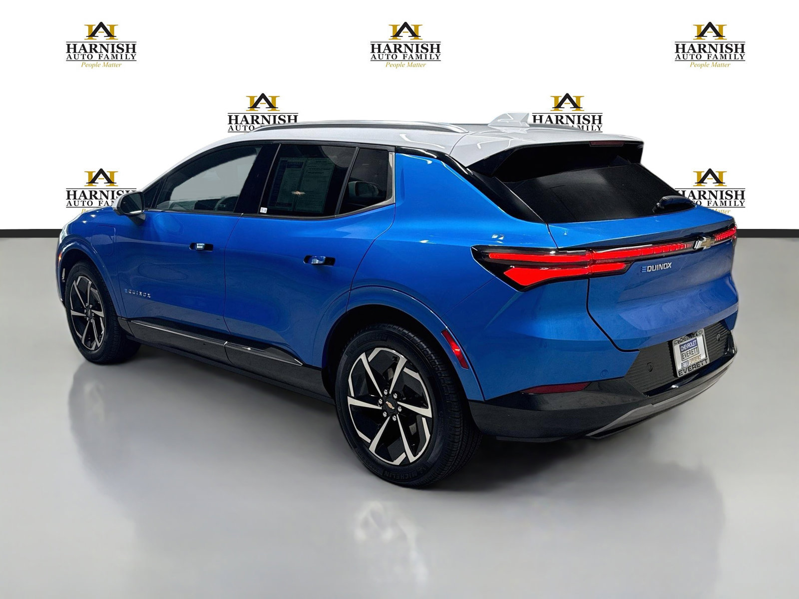 Used 2024 Chevrolet Equinox EV LT w/ LPO, Trailering Package FWD image 8