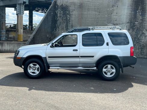 Used 2002 Nissan Xterra XE image 3