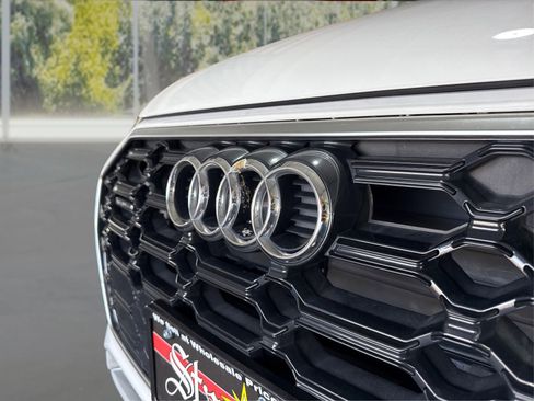 Used 2022 Audi Q5 2.0T Premium w/ Convenience Package AWD/4WD image 22