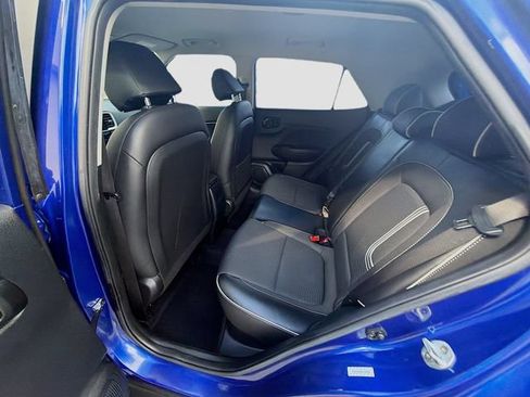 Used 2022 Hyundai Venue Limited FWD image 23