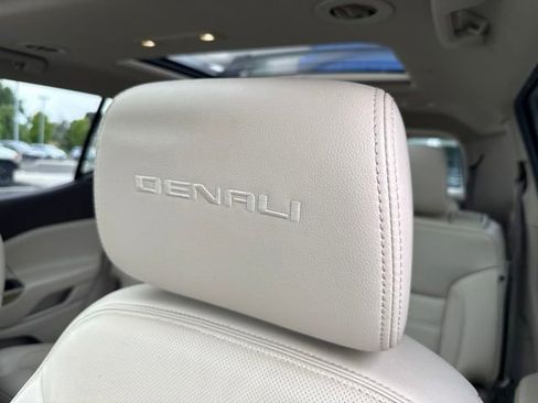 Used 2019 GMC Acadia Denali w/ Technology Package AWD/4WD image 33