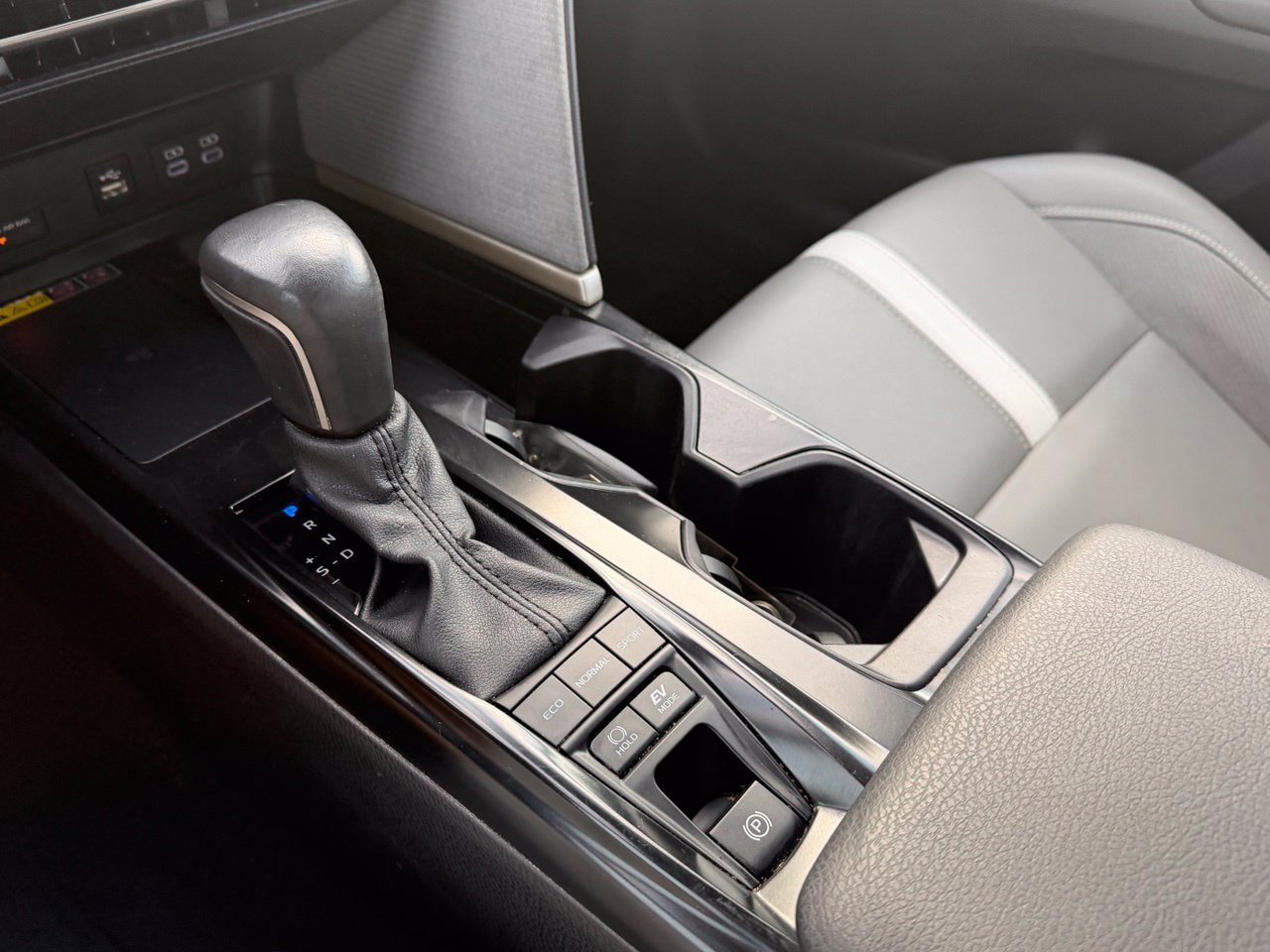 Used 2025 Toyota Camry SE w/ Convenience Package FWD image 20