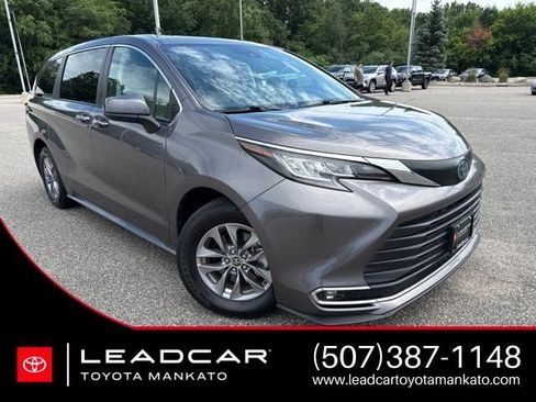 Used 2023 Toyota Sienna XLE FWD image 1