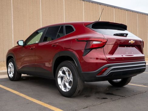 Certified 2024 Chevrolet Trax LS w/ LS Convenience Package image 7