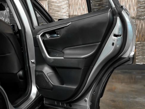 Used 2020 Toyota RAV4 XLE w/ Convenience Package FWD image 48