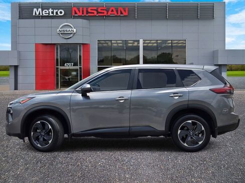 Certified 2024 Nissan Rogue SV FWD image 2