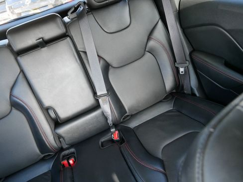 Used 2022 Jeep Cherokee Trailhawk w/ Premium Leather Package AWD/4WD image 14