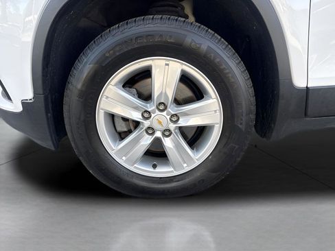 Used 2020 Chevrolet Trax LS AWD/4WD image 5