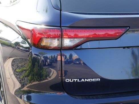 Used 2023 Mitsubishi Outlander SE AWD/4WD image 17