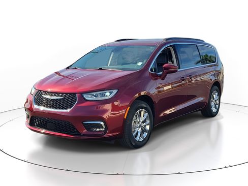 Used 2022 Chrysler Pacifica Touring-L image 2