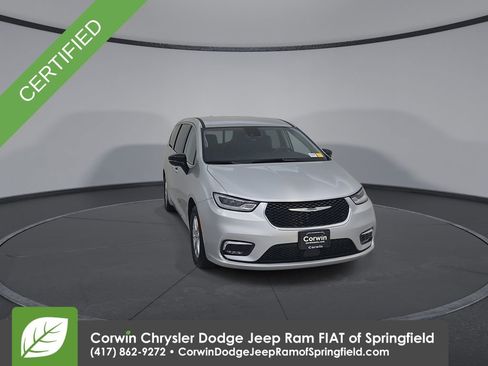 Certified 2024 Chrysler Pacifica Touring-L image 4