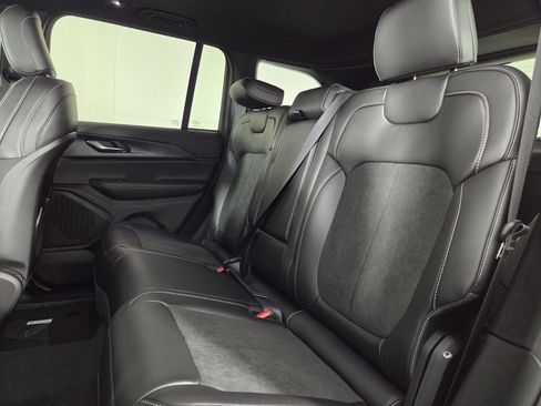 New 2025 Jeep Grand Cherokee Altitude image 29