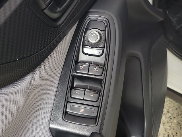 Used 2023 Subaru Crosstrek 2.0i Premium AWD/4WD image 23
