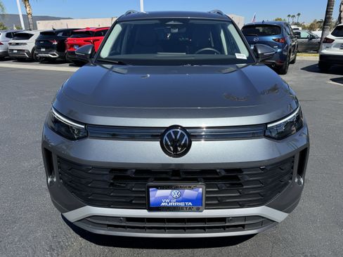 Used 2026 Volkswagen Tiguan SE FWD image 3