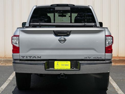 Used 2019 Nissan Titan SV AWD/4WD image 40