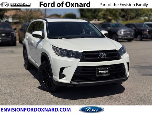 Used 2019 Toyota Highlander SE FWD image 1