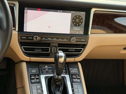 Used 2019 Porsche Macan AWD/4WD image 18