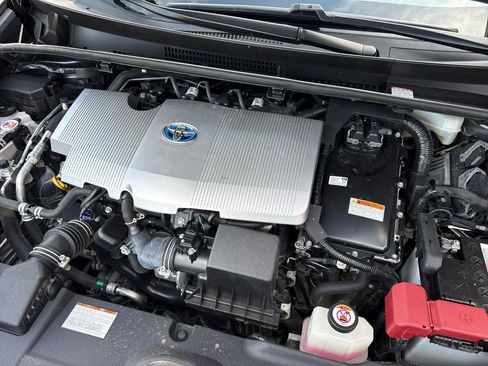 Used 2021 Toyota Prius LE AWD/4WD image 22