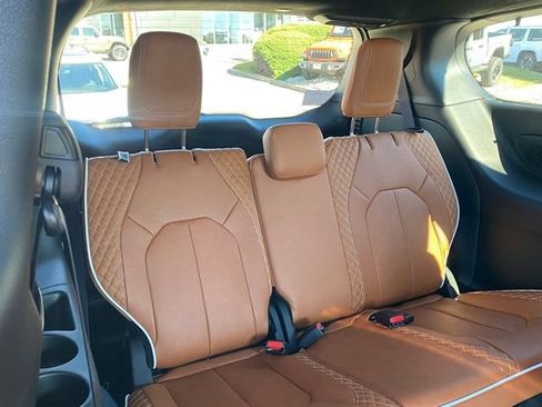 New 2026 Chrysler Pacifica Pinnacle image 36