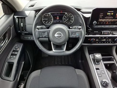 Certified 2025 Nissan Pathfinder SV image 11