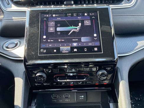 Used 2023 Jeep Grand Cherokee L Laredo AWD/4WD image 16