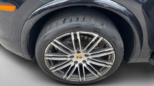 Used 2017 Porsche Cayenne AWD/4WD image 20